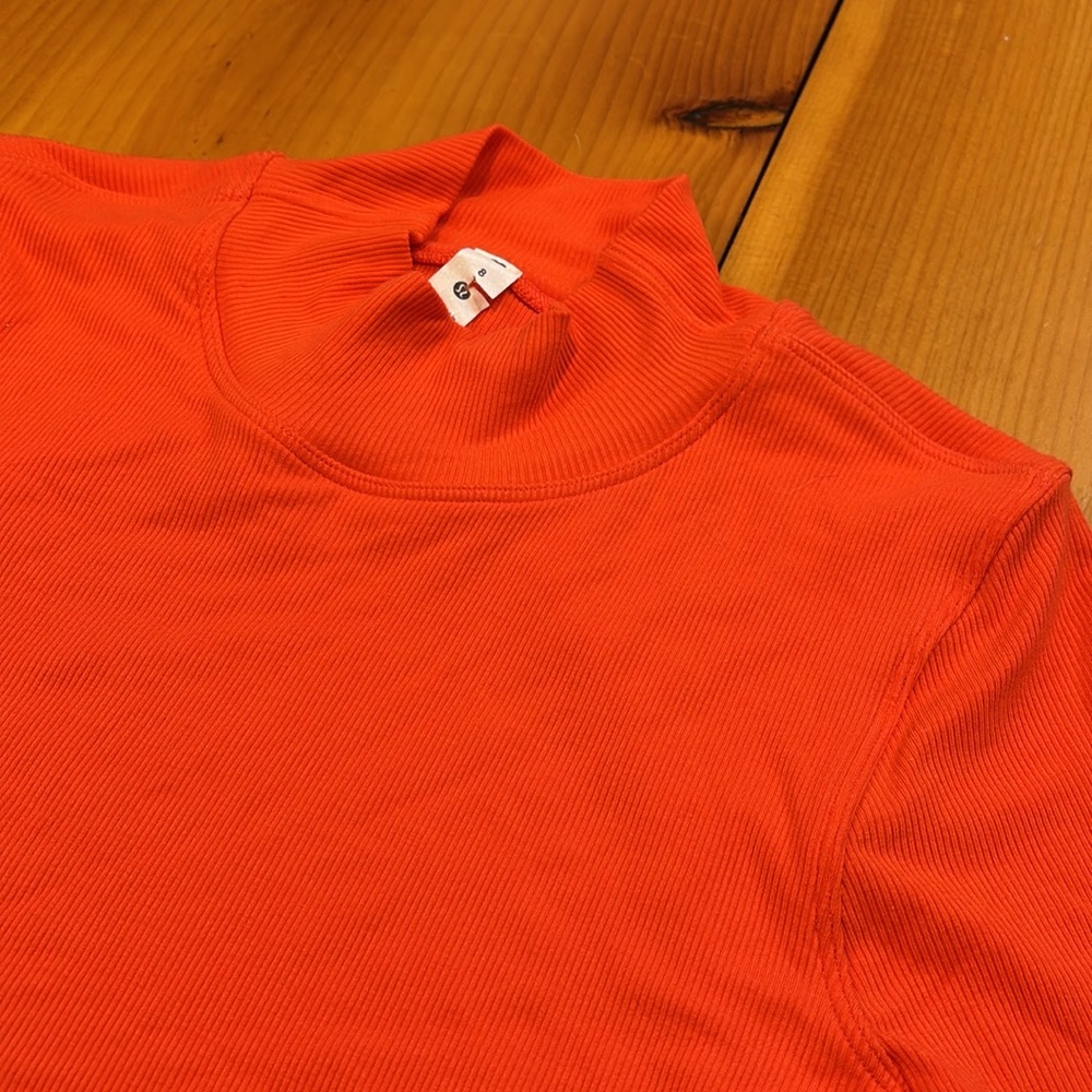 Lululemon Athletica Crop Top - Picture 5 of 7